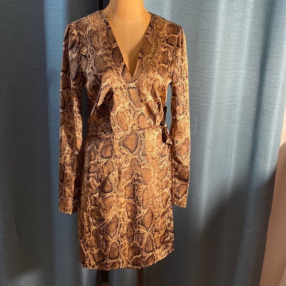 lovestitch Dresses & Skirts - Lovestitch dress size medium